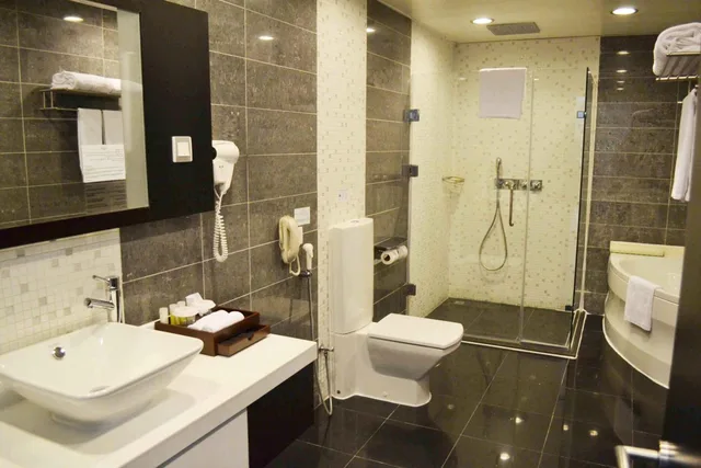 جناح جونيور بسرير كينج، Holiday Villa Hotel and Residence City Centre Doha 2/3