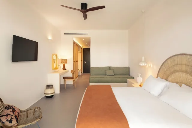 جناح بسرير كينج بشرفة مع أريكة بمسبح خاص، Koukoumi Vegan Boutique Hotel 4/5