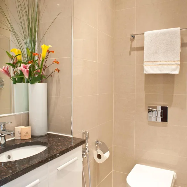 غرفة ثلاثية، The Villa Kensington 4/4