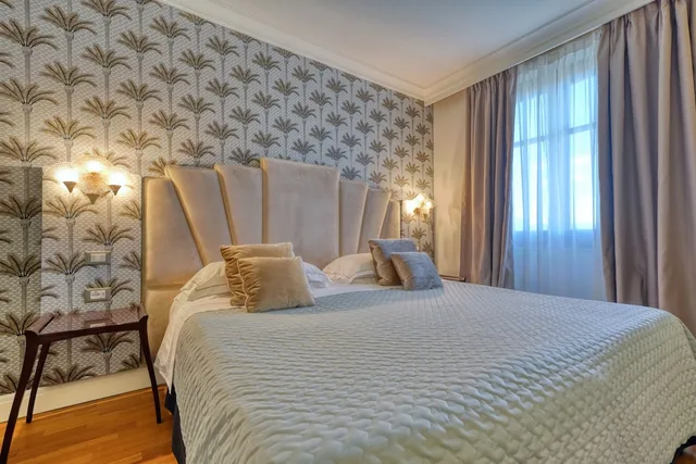 جناح تنفيذي بسريرين كينج بإطلالة على البحيرة بشرفة بـ3 غرف نوم مع أريكة، Palazzo Della Scala 1/7