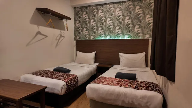 Standard, Twin Beds, No Window، Highlanders Hotel 1/2
