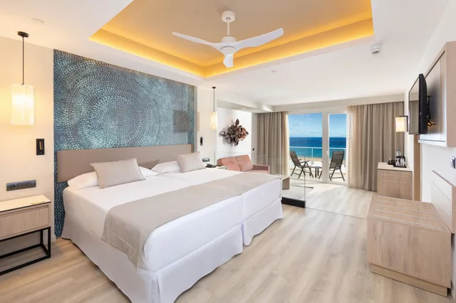 غرفة بسرير كينج بإطلالة على البحر بشرفة، Hotel RIU Palace Jandia 1/3