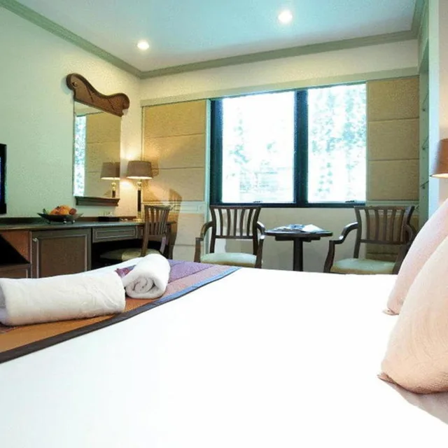 Deluxe, Double Bed, Majestic Suites 3/7
