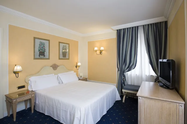 Classic, Double Bed, Palazzo Alabardieri 7/10