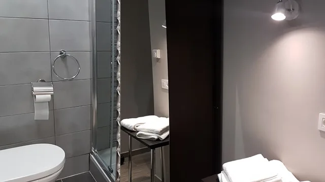 غرفة ثلاثية، Hotel City Center 2/2