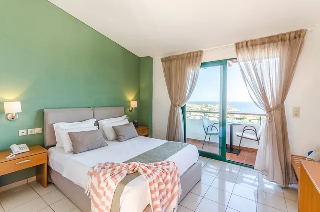 غرفة بانورامية بسريرين منفصلين بإطلالة على البحر مع أريكة، Pela Mare Hotel 6/10
