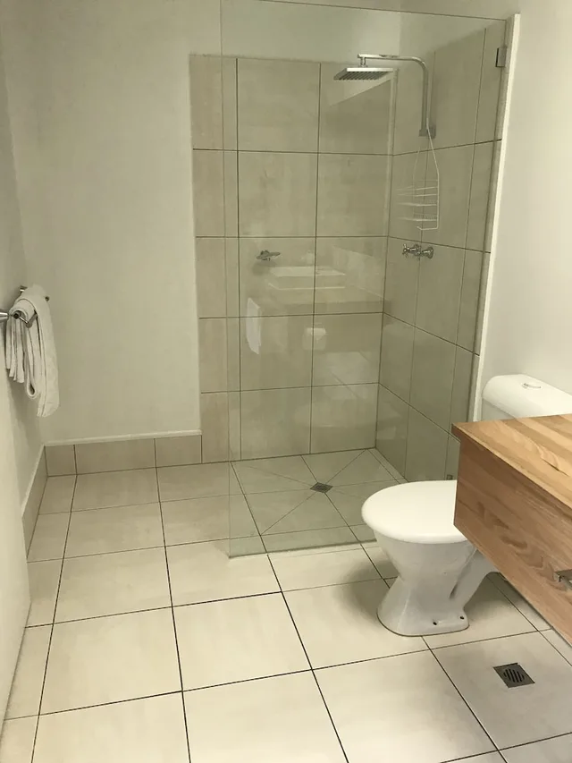 غرفة قياسية بسرير كوين، Moe Parklands Motel 3/3