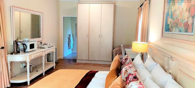 غرفة بسرير كينج، Riversong Guest House 2/5