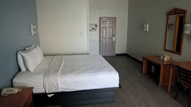 غرفة بسرير كينج، Crystal Inn Neptune 2/5