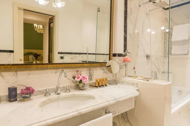 جناح جونيور، Bernini Palace Hotel 3/4