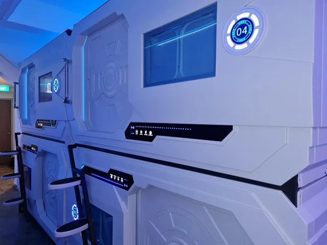 Capsule, Queen Bed، Galaxy Pods Capsule Hotel Boat Quay 1/10