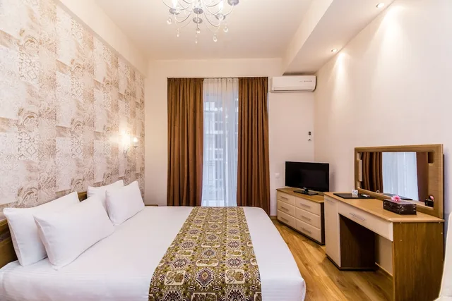 غرفة سوبيريور بسرير كوين بشرفة، Hotel Diamond Dat Exx Company 1/5