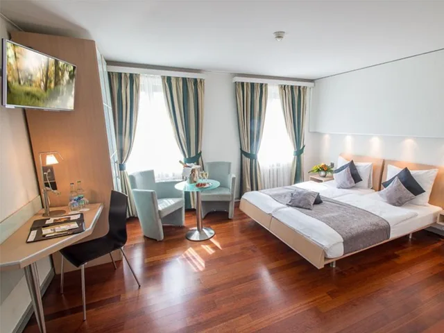 غرفة ثلاثية بسرير مزدوج وسرير فردي، Hotel Krone Unterstrass 1/1