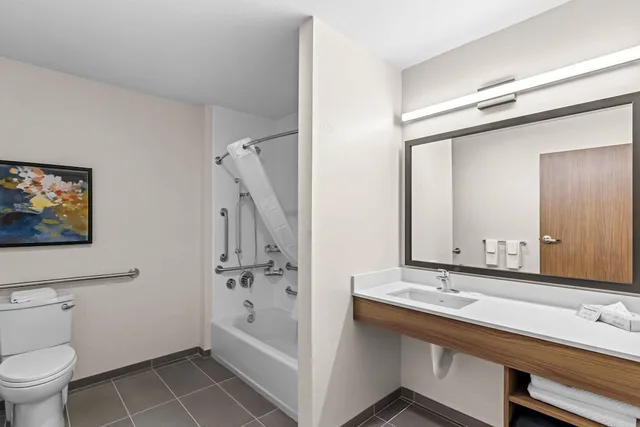 غرفة بسرير كوين لذوي الإعاقة، Everhome Suites Temecula 8/10