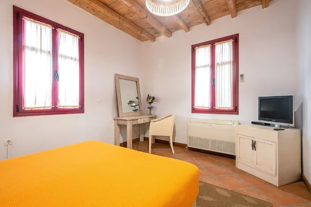 غرفة سوبيريور بسرير كوين، The Varos Residences Hotel 7/10