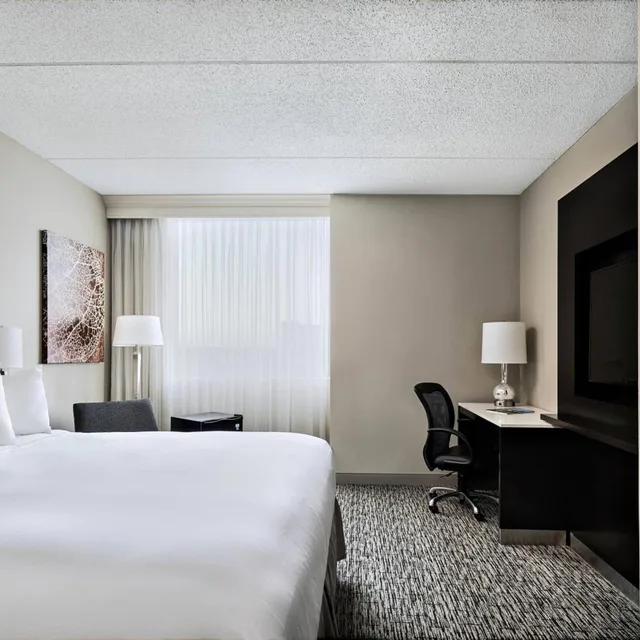 غرفة بسرير كينج أو سرير مزدوج، Cleveland Marriott East 4/8