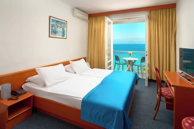 غرفة عائلية بسرير كوين وسريرين منفصلين بإطلالة على البحر بشرفة بغرفتي نوم، ADRIATIQ HOTEL FARAON 1/5