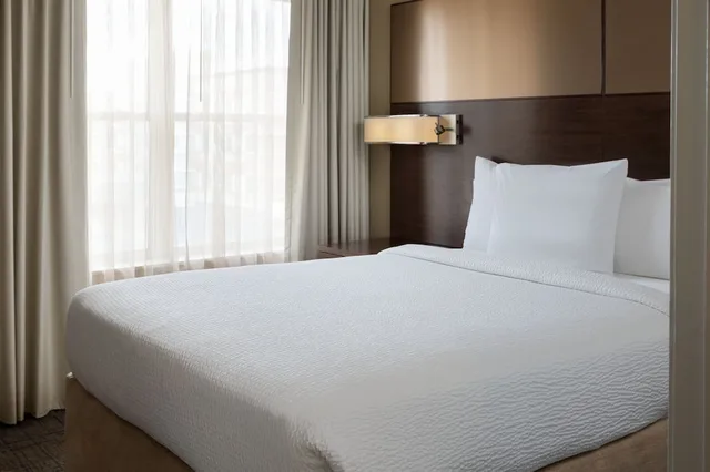 جناح بسرير كينج وسرير كوين بغرفتي نوم مع أريكة، Residence Inn Largo Medical Center Drive 2/5