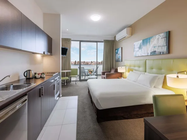 استوديو بسرير كينج بشرفة، Mercure Melbourne Caroline Springs 3/8