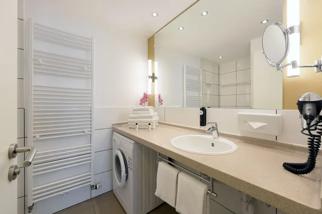 3 Bedrooms, 4 Rooms, Apartment, 2 Double and Twin Beds, Sofa, Living Area، KOOS Hotel&Apartments 3/6