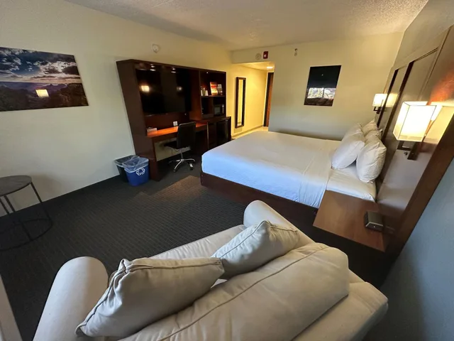 غرفة بسرير مزدوج لذوي الإعاقة، Red Feather Lodge 2/3