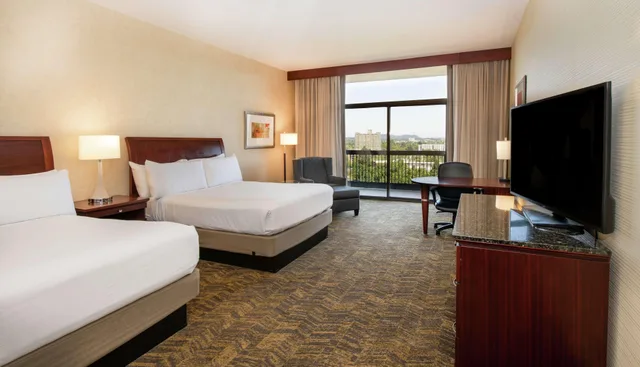 Room, 2 Queen Beds, Balcony, Large, Doubletree By Hilton Hotel Portland 1/4