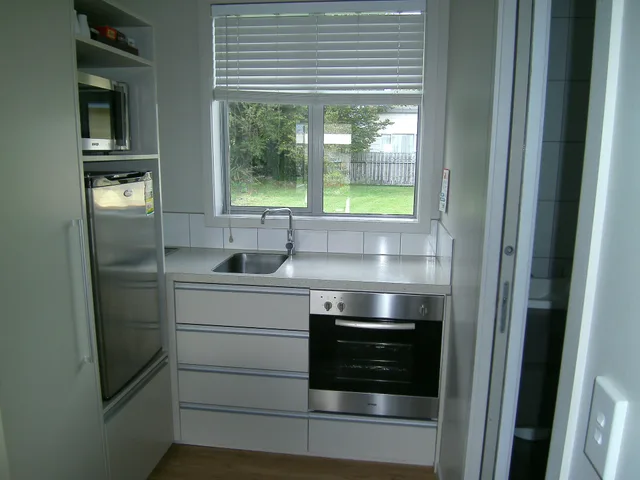 2 Bedrooms, Apartment, Queen and Twin Beds, Sofa, Anchorage Motel 2/8