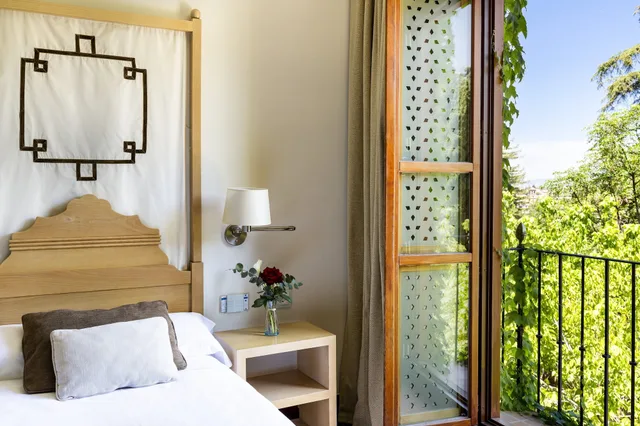 غرفة قياسية بثلاثة أسرّة، Parador De Granada 9/10