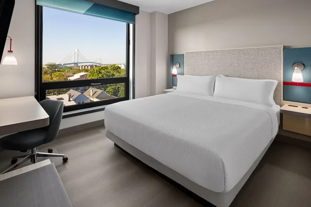 غرفة قياسية بسرير فردي، avid hotels - Brooklyn Dyker Heights an IHG Hotel 1/3