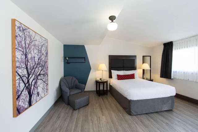 غرفة بسرير كوين، SureStay Hotel by Best Western Castlegar 1/4