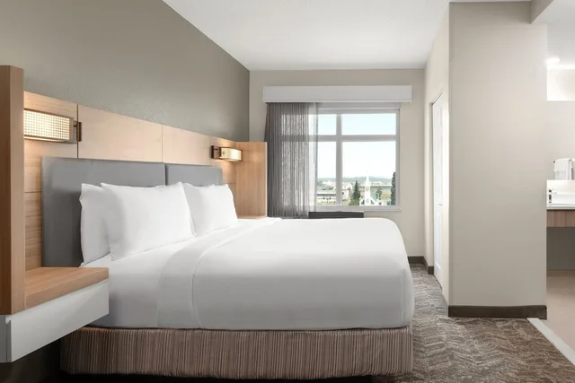 جناح بسرير كينج مع أريكة لذوي الإعاقة، Springhill Suites By Marriott Fairbanks 1/6