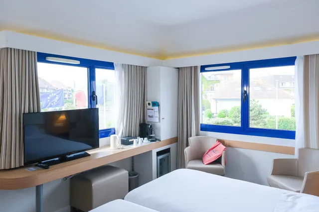 Classic, Twin Beds, City View, Pool Access، Thalazur Ouistreham 6/9