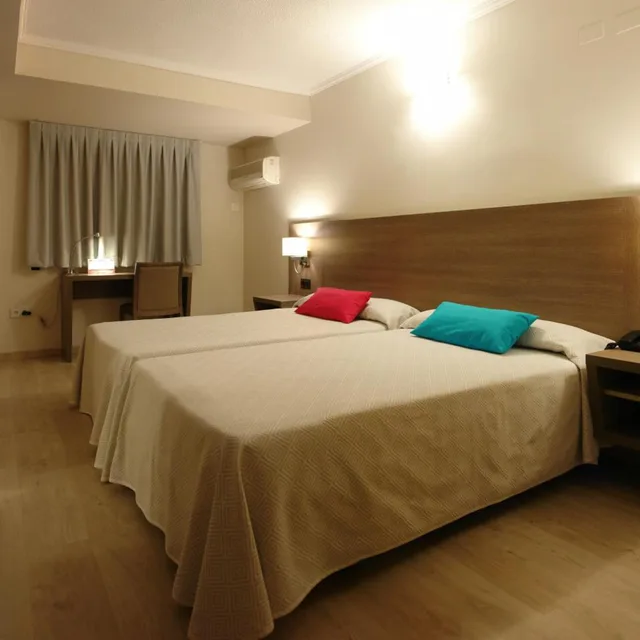 غرفة بسرير مزدوج، Hotel Avenida Plaza 6/10