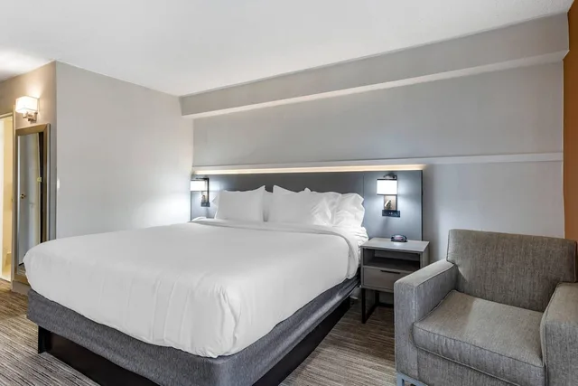 غرفة قياسية بسرير كينج، Comfort Inn Paramus - Hackensack 3/4