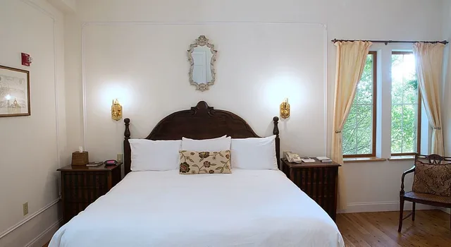 Brandenburg, Superior, King Bed، Wedmore Place 1/4