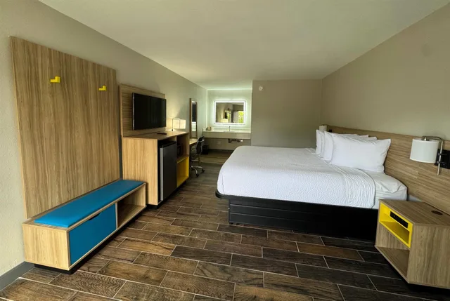 غرفة ديلوكس بسرير مزدوج، Days Inn by Wyndham Gainesville Hospital/University Area 1/4