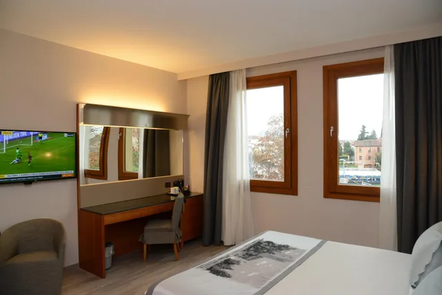 غرفة أساسية بسرير مزدوج، Albergo Roma, Bw Signature Collection 5/9