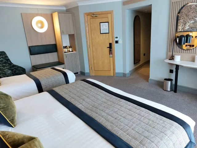 Signature Family Suite AC، Menlo Park Hotel 1/3