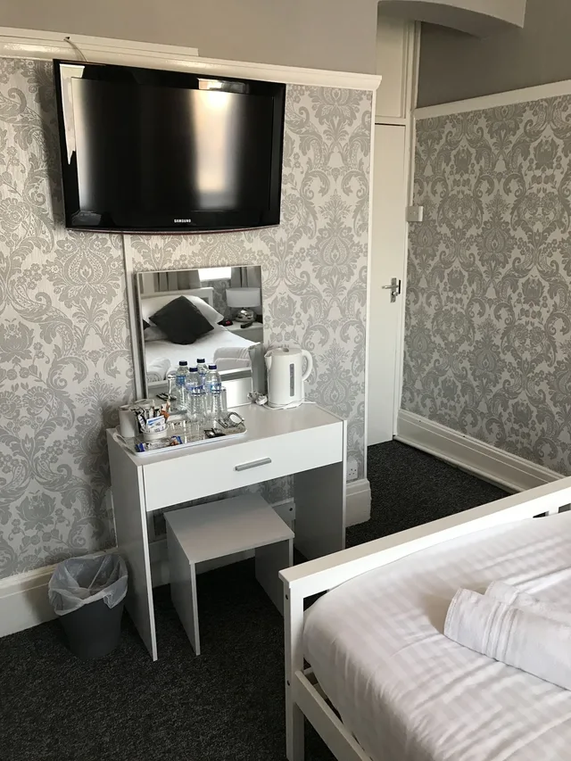 غرفة بإطلالة على البحر مفردة بسرير فردي، Queens Plaza Hotel 2/2