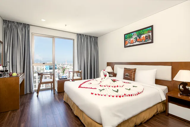 غرفة سوبيريور بسرير مزدوج بإطلالة على المدينة، Tamarind Hotel Da Nang 2/3