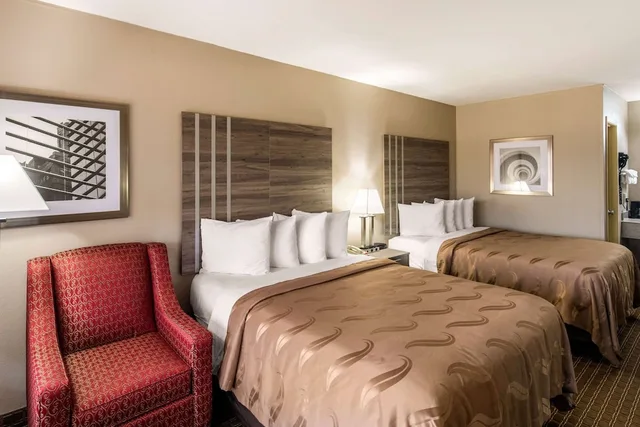 غرفة قياسية بسريرين كوين للمدخنين، Quality Inn Paris 7/10