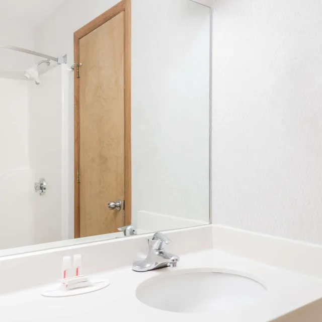 غرفة بسريرين كوين، Howard Johnson by Wyndham Lenox 7/7