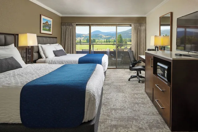 غرفة قياسية بسريرين كوين، Fairmont Hot Springs Resort 1/2