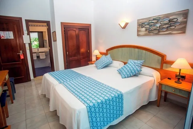 غرفة سوبيريور بسريرين منفصلين بشرفة، Hotel Martorell 3/6