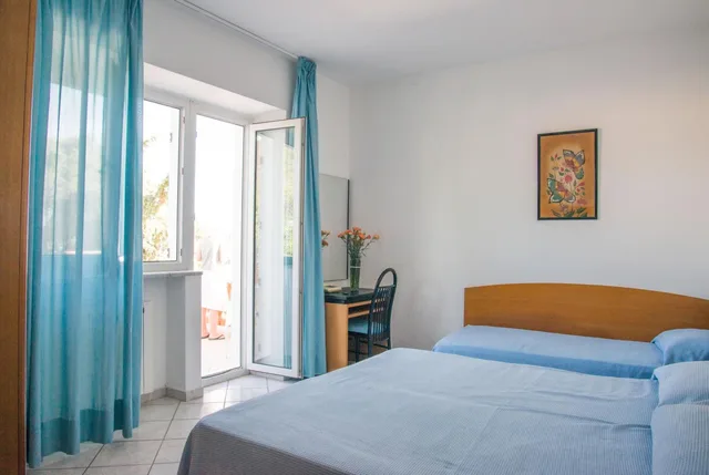 غرفة اقتصادية ثلاثية، HOTEL INTERNAZIONALE 2/9