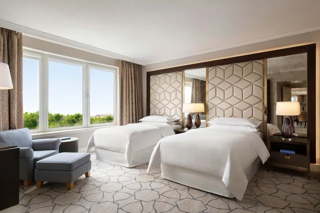 Classic, Twin Beds, Sheraton Grand Warsaw 3/5