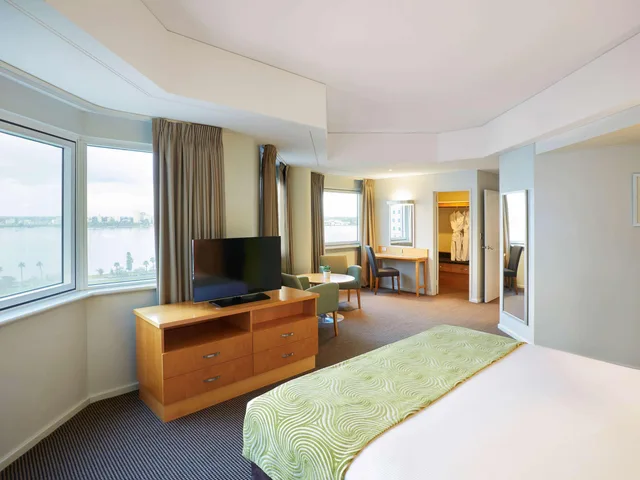 جناح سوبيريور بسرير كينج، Novotel Perth Langley 2/6