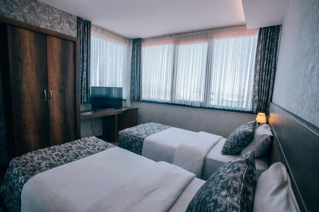 جناح كبير بإطلالة على البحر بشرفة بغرفتي نوم، Life Point Hotel 8/10