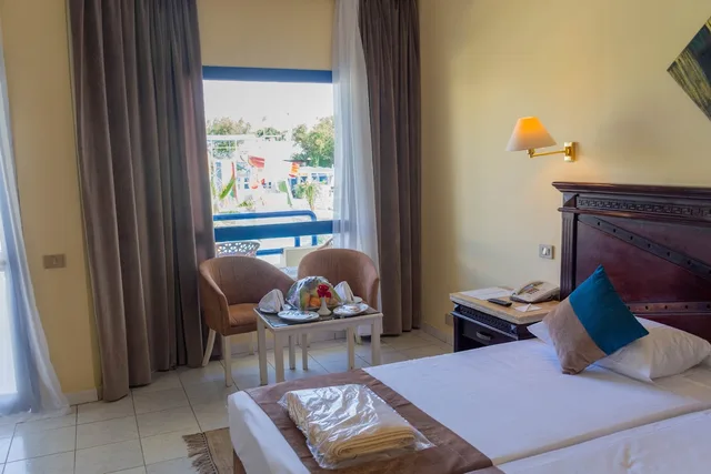 Room, Single, Pool View, Cataract Resort 2/3