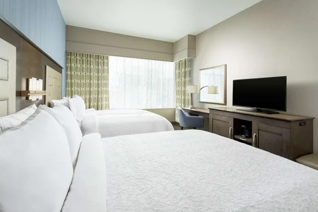 غرفة بسريرين كوين بإطلالة على النهر بشرفة، Hampton Inn & Suites Napa 4/10